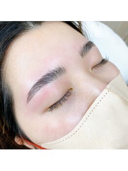 ネイル アンド アイラッシュ グレイス(Grace)/ハリウッドアイブロウ《HBL》