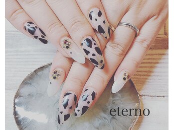 エテル(eterno)/ウシ柄ネイル