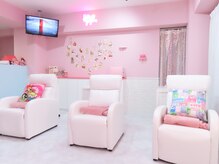 ポッポ(Poppo)の雰囲気（店内はピンクの可愛い空間☆寝やすいフルフラットのベッドあり◎）