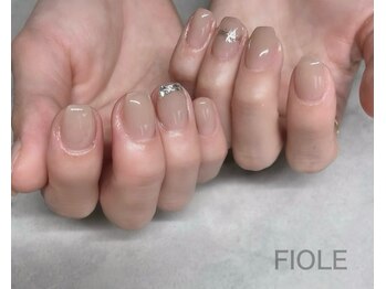 フィオル(FIOLE)/スキンカラーネイル