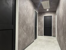 エスアール アミティ(SR Amity)/清潔な完全個室が並ぶフロア…