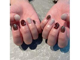 冬カラーのチェックネイル