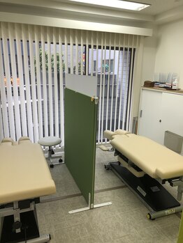 みやさか治療院/整体専用ベッド☆姿勢ラクラク