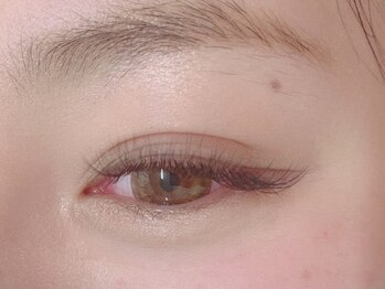 エルメ バイ クイーンズ(herme by QUEENS)の写真/◇モチの良さが自慢◇お目元に合わせて毛質や本数を詳細にご提案◎エクステ派には重要なモチを求める方に♪