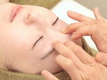 フリッシェ グラン(Frishe Gran)/目の周りのツボ押しでスッキリ