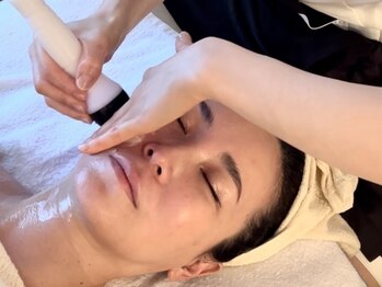 パルフェット(parfaite)の写真/【施術経験延べ3万人以上！】インディバフェイシャル＆肌質別美容液導入＆小顔マッサージ60分￥11,800