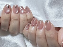 シーズンの手描きネイル