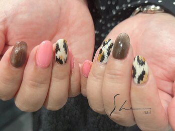 シー(SHE)/レオパードネイル
