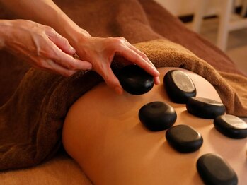 リラムーン(Relamoon)の写真/【頑張るカラダにケア…♪】地域希少バザルトストーントリートメントで芯から温め極上のリラックスタイム*