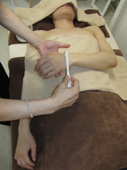 プレヴェール 神戸三宮/メンズ脱毛 丁寧にジェル塗布