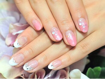 ヘアアンドネイル フラップ(hair&nail Flap)の写真/【石橋】季節に合った人気デザインが楽しめる！普段使い、お仕事でもさりげに煌めく上品ネイルへ♪