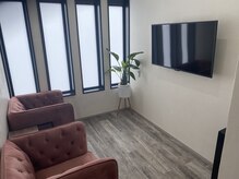 リノ(Lino)の雰囲気（お店の待合室です。こちらでおくつろぎいただくことも可能です。）