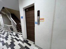 トリコ(toriko)/エレベーターで3階へ