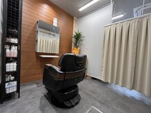 ヘアーサロン カワムラの雰囲気（ロールスクリーンとカーテンで個室に！清潔で安心な空間です。）