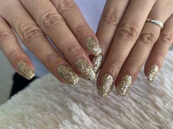 エム(M)の写真/シンプル～アートまでデザイン幅広く対応！カラー・パーツ豊富で、推し活やイベントネイルにもぴったり♪