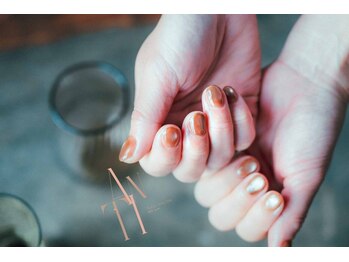 KASANE NAIL【8月中旬 OPEN（予定）】の写真/【マグネットネイル+韓国&ワンホンネイルパーツつけ放題￥10,000～】シンプルだけど煌びやか&色っぽネイル♪
