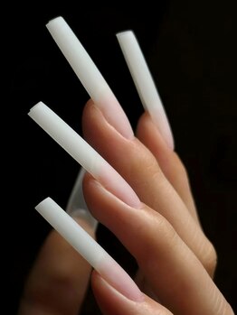 リオラネイル(Liora Nail)の写真/アメリカ生まれのハードチップスカルプ♪深爪や短い爪でも、好みの長さやデザインのネイルを楽しめる♪