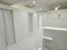 ヒラメント 亀戸院(Hilament)/白を基調とした内装です〈整体〉
