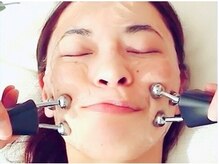 パルファム/顔筋EMSで小顔と引き上げ