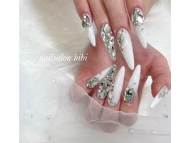 ホワイトロングネイル