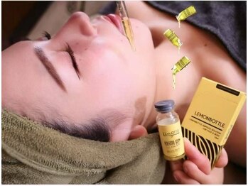 ビューティーハブ 新宿西口(BEAUTY HUB)の写真/【★速攻小顔｜小顔レモンボトル+超音波EMS輪郭造形+小顔コルギ70分13980円】話題のレモンボトルで小顔に！