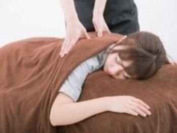 ビビッド(Vivid)の写真/【部分整体（首or肩or脚）30分】￥3000→￥2800！日々の溜まった疲れをほぐしてスッキリ！