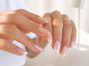 aire. nails & eye【まつげパーマ/マツエク/LED/ワンホン/ニュアンス/フィルイン】の写真/【マグネット¥5000/うる艶ワンカラー¥4500】肌なじみの良いカラーや繊細な艶感で洗練された抜け感をご提供