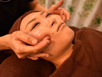 スマイル(Smile)/お顔の凝りもグイッとほぐす！