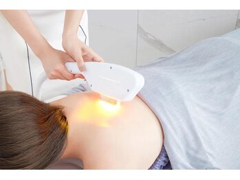 クローバー治療院の写真/リーズナブルな価格で気軽に始める脱毛デビュー★痛みを最小限にあなたの美肌をサポートいたします♪