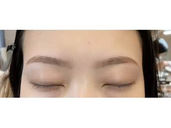 ダフネ(DAFNE)/ナチュラルアーチ眉