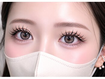 ローレルアイ 新宿(LAUREL EYE)の写真/パリエクで、パーマもエクステもオーダーメイド!まつげパーマは束感でボリュームUP☆理想の目元を実現♪