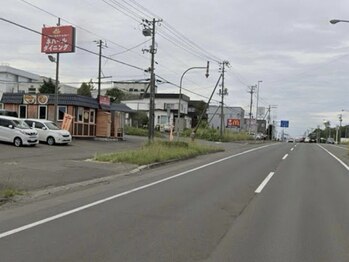 ヨサパークニコ 北広島店(YOSA PARK nico)/左手にネパールダイニングがあり