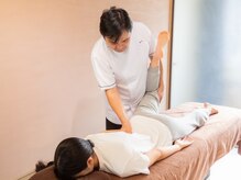 ムネトモ鍼灸院の雰囲気（丁寧な手技でコリをほぐしていきます。）