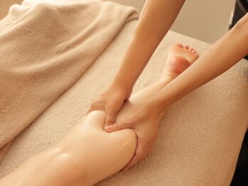 アウン(aun.)の写真/パンパンにむくんだ重だるい足をスッキリ美脚へ！浮くように軽く♪的確なオールハンド施術で丁寧にケア◎