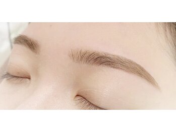 フリル(FRILL)の写真/【似合わせ美眉でお顔の印象を格上げ☆】セルフケアが難しいアイブロウは、お目元のプロにお任せください♪