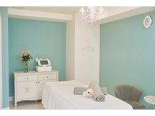 美人バスト 岡崎店/施術部屋もティファニーブルー♪