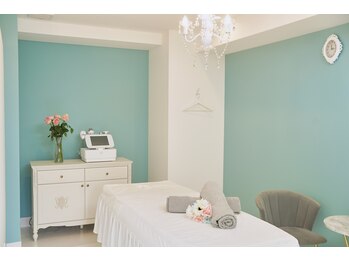 美人バスト 岡崎店/施術部屋もティファニーブルー♪