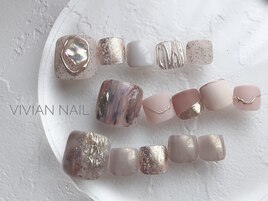 大人可愛い　上品フットネイル