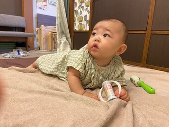 子育てママの整体サロン/施術中のお子様の様子