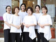 親しみやすいと評判のスタッフ達。心を込めて接客をしています。