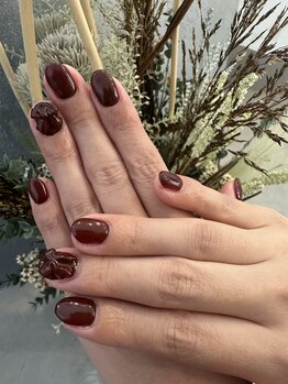 プルメリアドット(Plumeria.)/ボルドーリボンネイル