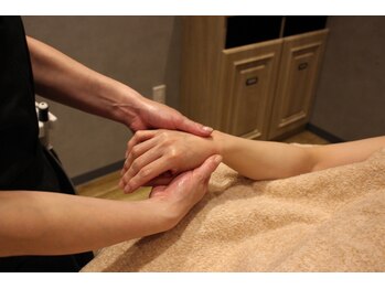 スパ クアリタ(spa qualita)/手腕もしっかりほぐしていきます
