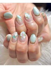 リノ(Lino)/きらきらシェル埋め込みネイル