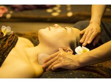 アール ピースア(R pii-suer)/アロマオイルマッサージ顔カッサ