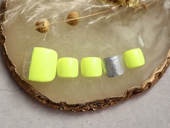 ネオンフットネイル/Rocher