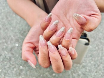 レイネイル レイアイ はません店(RAY NAIL ray eye)の写真/300以上の豊富なカラー!ネイルデビューの学生さんやオフィスネイルにも♪ワンカラーorラメグラでお得に！