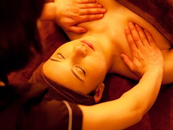 イーズサロン 麻布十番店/【デコルテまでしっかり流す】