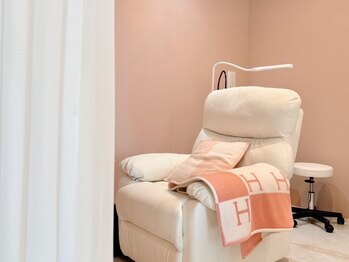ザ ドールハウス バイ ジュエリリートウキョウ(The DOLL HOUSE BY JEWELILYTOKYO)の写真/丁寧なカウンセリング、施術、ドリンクサービスのご提供もあり、ごゆっくりお過ごし頂けます♪