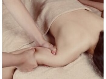 ツキイチ 香椎宮前(tsukiichi)/背中二の腕ハミ肉ケア