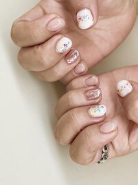 小花×透けピンクの上品ネイル